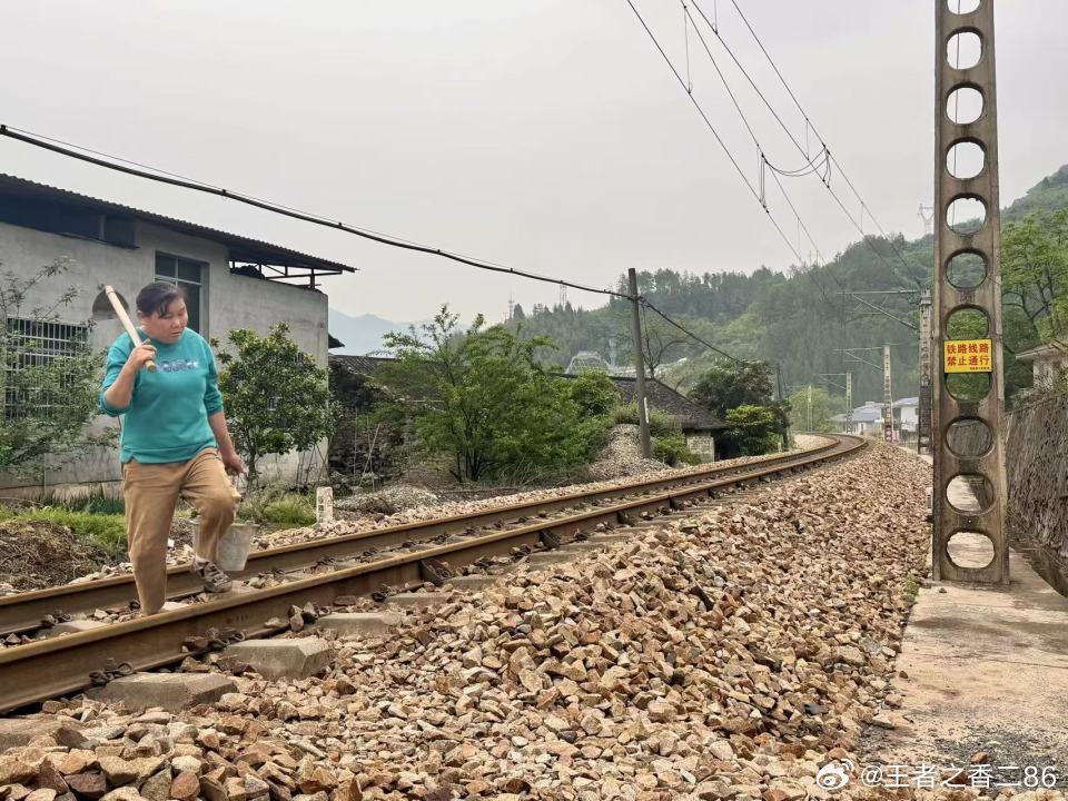 女孩被火车撞致身亡
