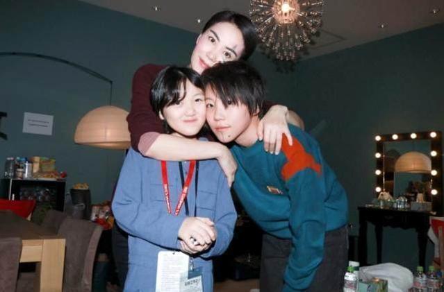 王菲女儿李嫣罕见露面