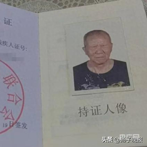 盲人办卡要睁眼刷脸？背后真相令人深思！