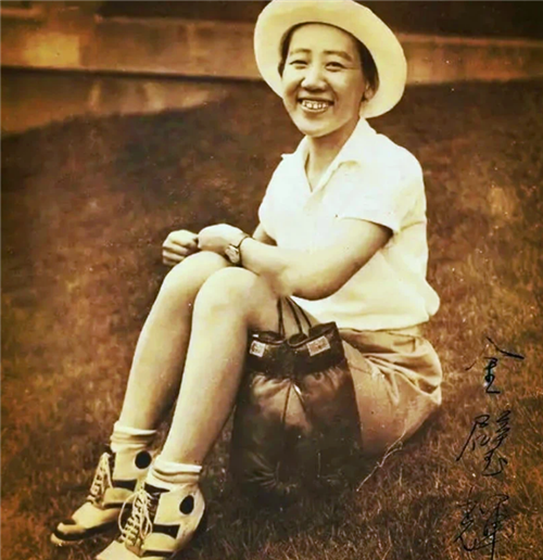 女子得罕见病 皮肤可拉伸如橡皮人