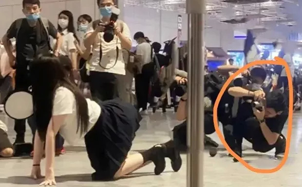 女生车展遭韩男偷拍