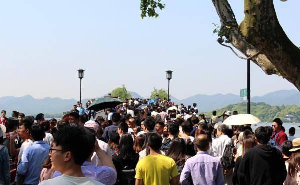 国内首家破产的5A景区五一游客爆满