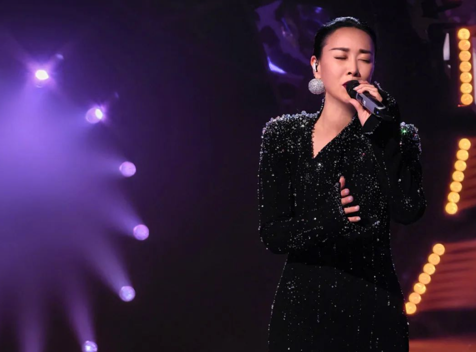 震撼！《歌手2025》彩排歌单曝光，这些歌曲竟让评委集体起立！