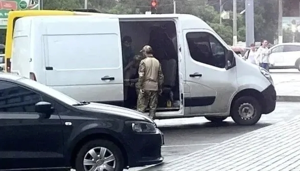 普京:乌克兰像抓狗一样在街头征兵