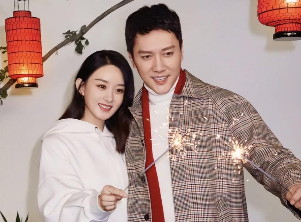 赵丽颖带儿子想想逛公园