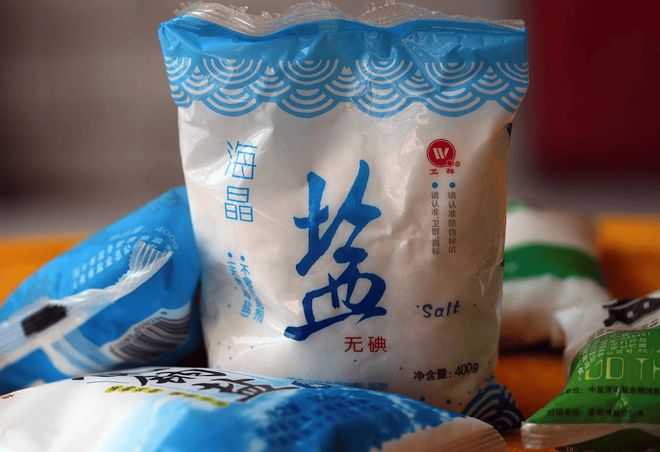 买盐时到底选碘盐还是无碘盐？你选对了吗？揭秘健康用盐的真相！