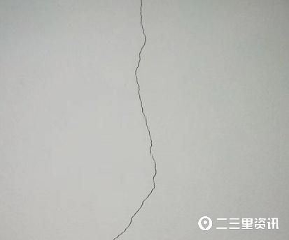 新房现6米裂缝业主获赔7000元