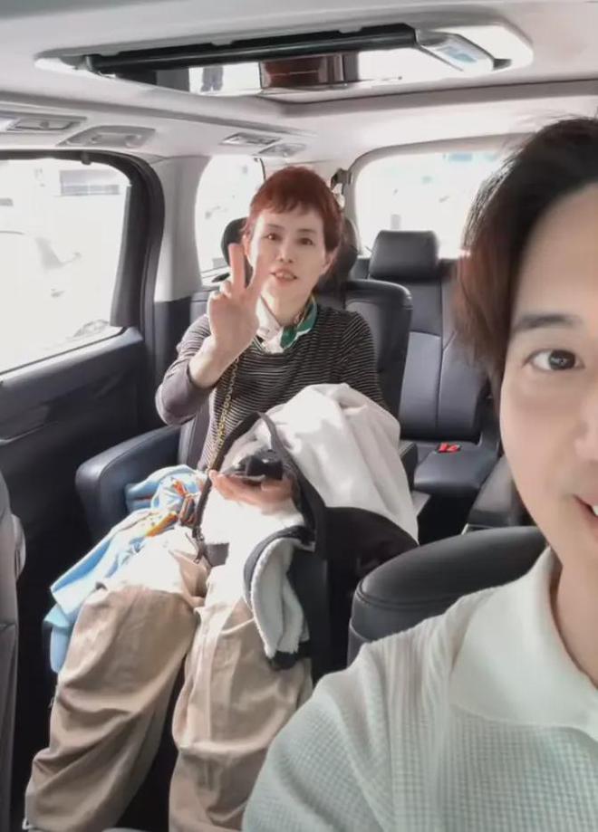 张檬晒儿子正面照