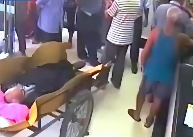 "病重老人取钱死于银行"暴露了什么