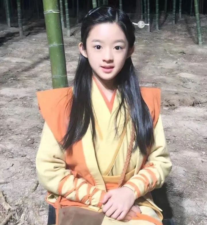 18岁黄杨钿甜炫富为何惹众怒？