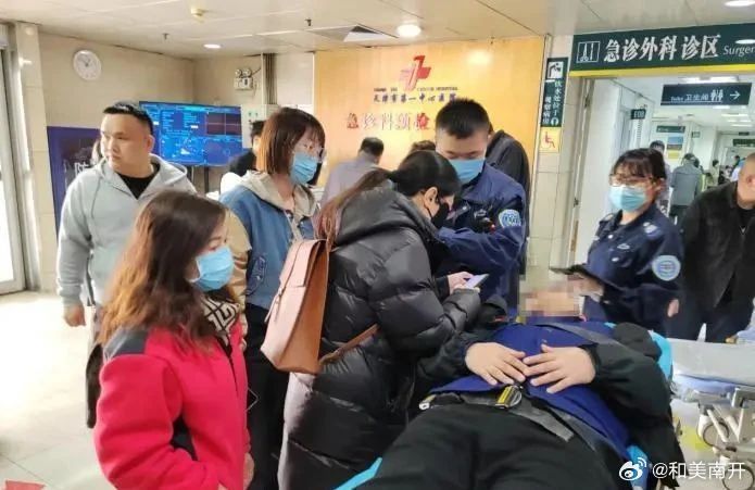 医院回应120医护疑用手铐控制病人