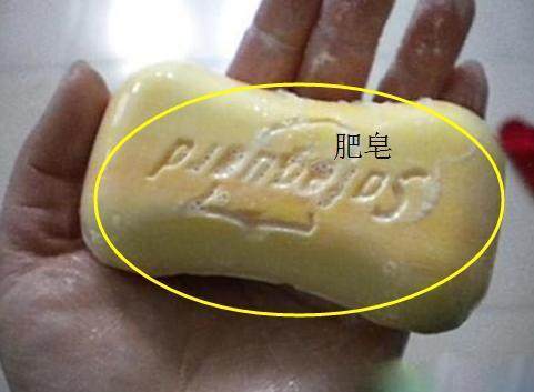 女子称用香皂洗澡洗出一枚金币