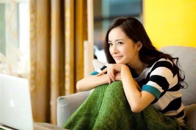 高校回应生理期请病假要脱裤子证明：引发争议的校规背后真相