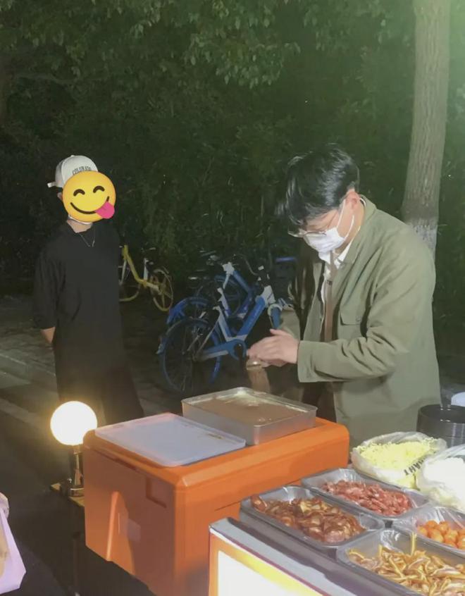 99年女医生晚上搞副业“收破烂”