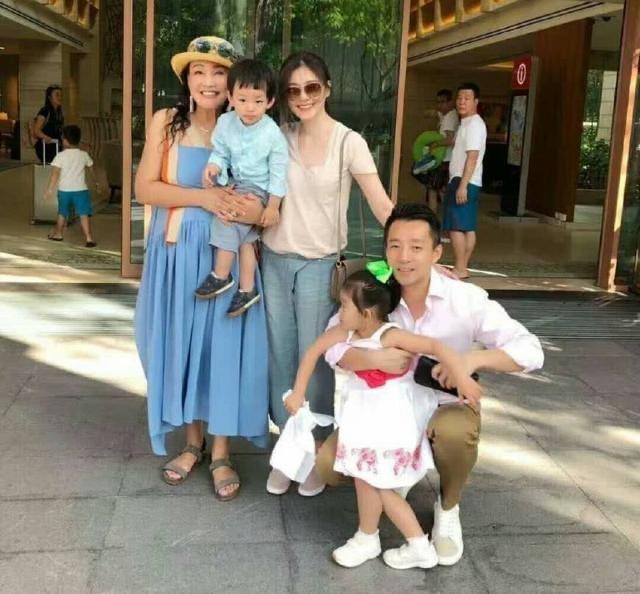 曝大S子女未出席汪小菲婚礼