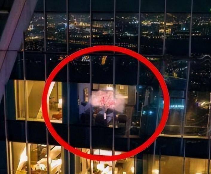 情侣住丽思卡尔顿遭无人机怼窗拍摄
