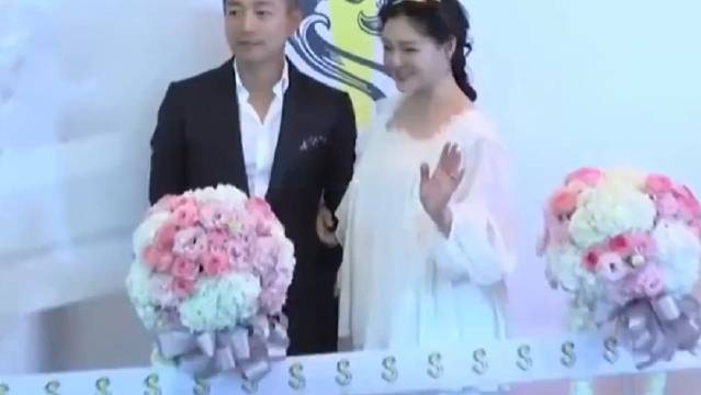 汪小菲两次结婚都刮大风