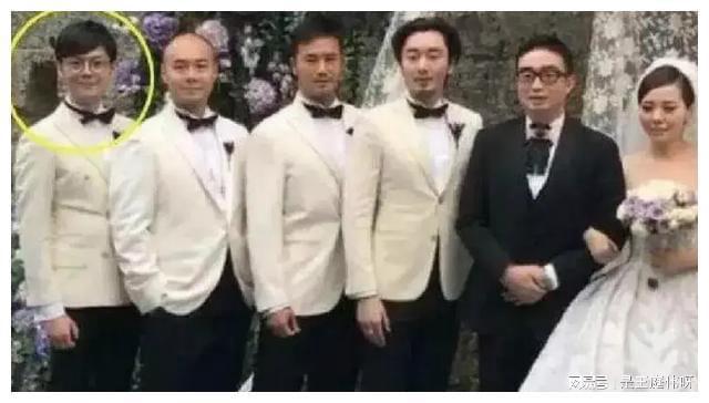男子想抢喜 伴郎将男子一把推开